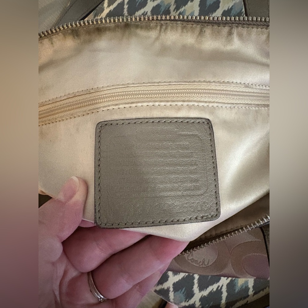 EUC Coach Signature Jacquard Satchel Tan Beige - Picture 11 of 13